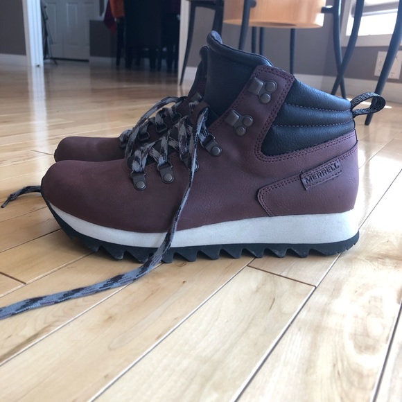 Merrell boots 🥾 - Picture 1 of 5